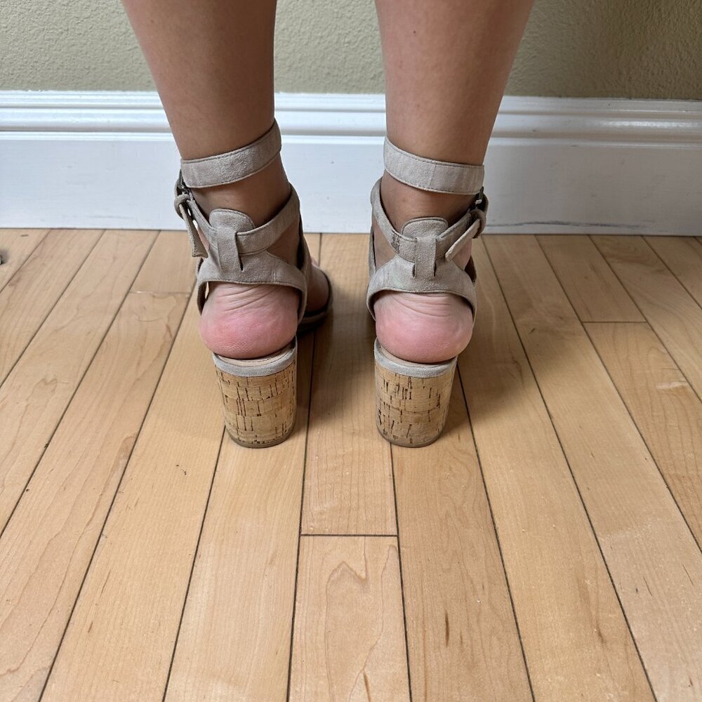 POUR LA VICTOIRE Wrap Up Suede Neutral Nude Sandals Cork Heels Size 8.5 - Picture 4 of 16